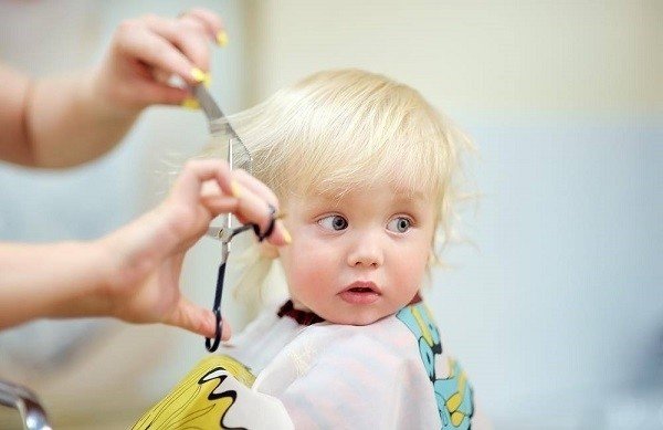 Kéo cắt tóc cho bé