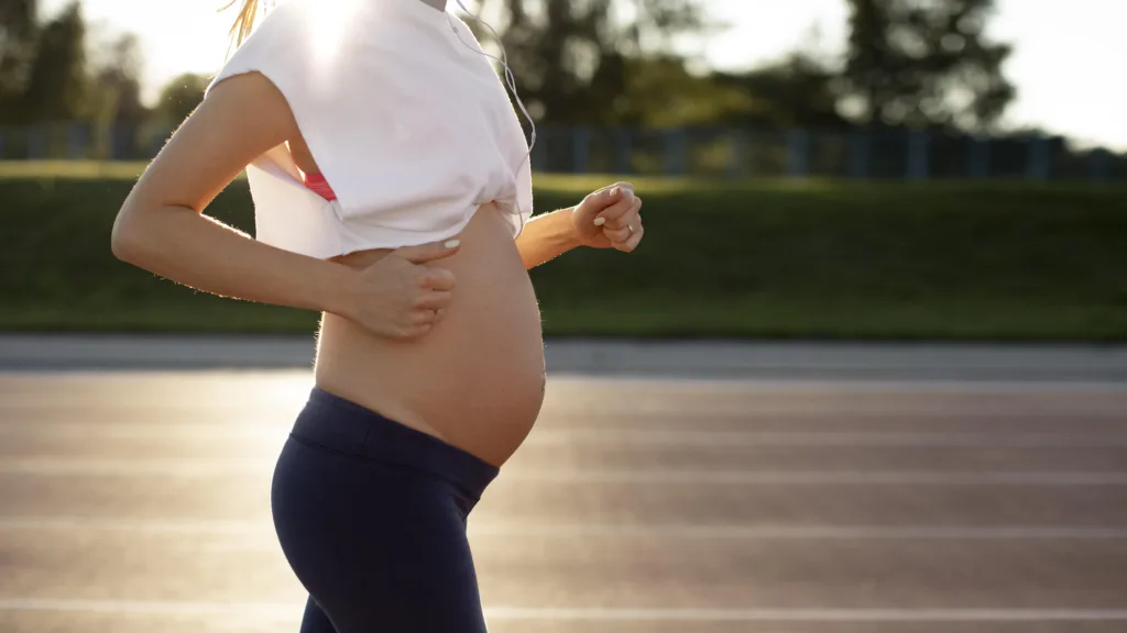 hoạt động thể dục cho phụ nữ trong thời kỳ mang thai đi bộ