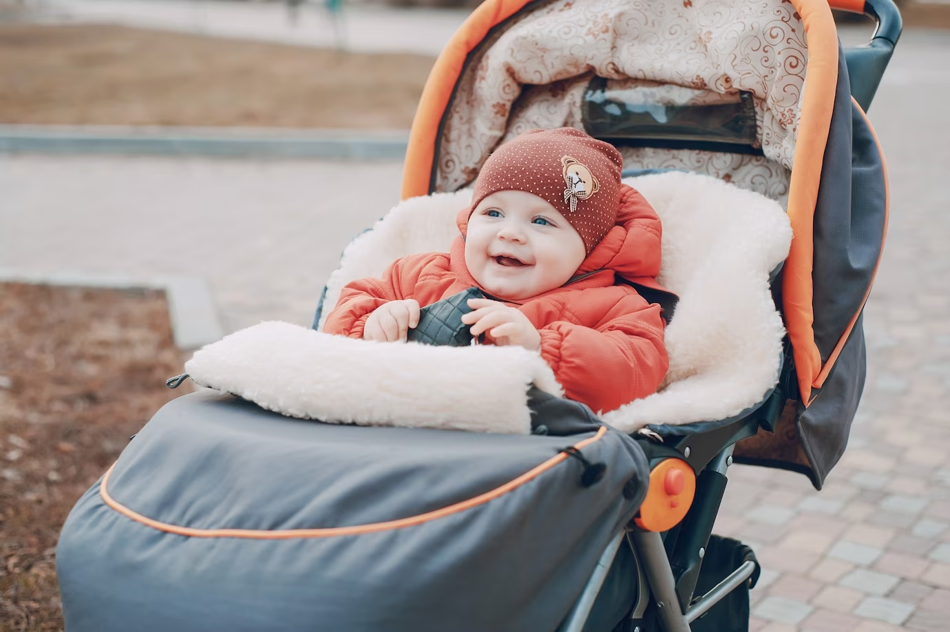 Cách chăm sóc trẻ sơ sinh mùa đông: Hoạt động trong nhà vui vẻ cho bé phát triển toàn diện 