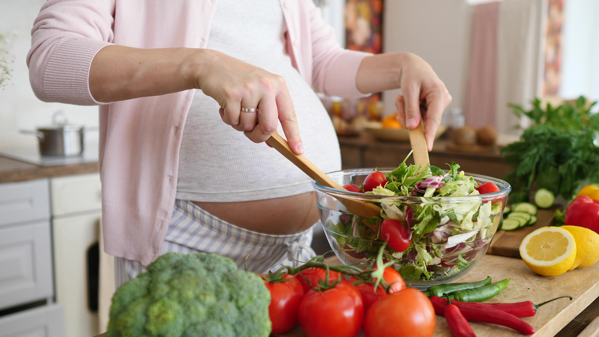 Dinh dưỡng cho bà bầu: Thực phẩm tốt cho bà bầu qua từng giai đoạn