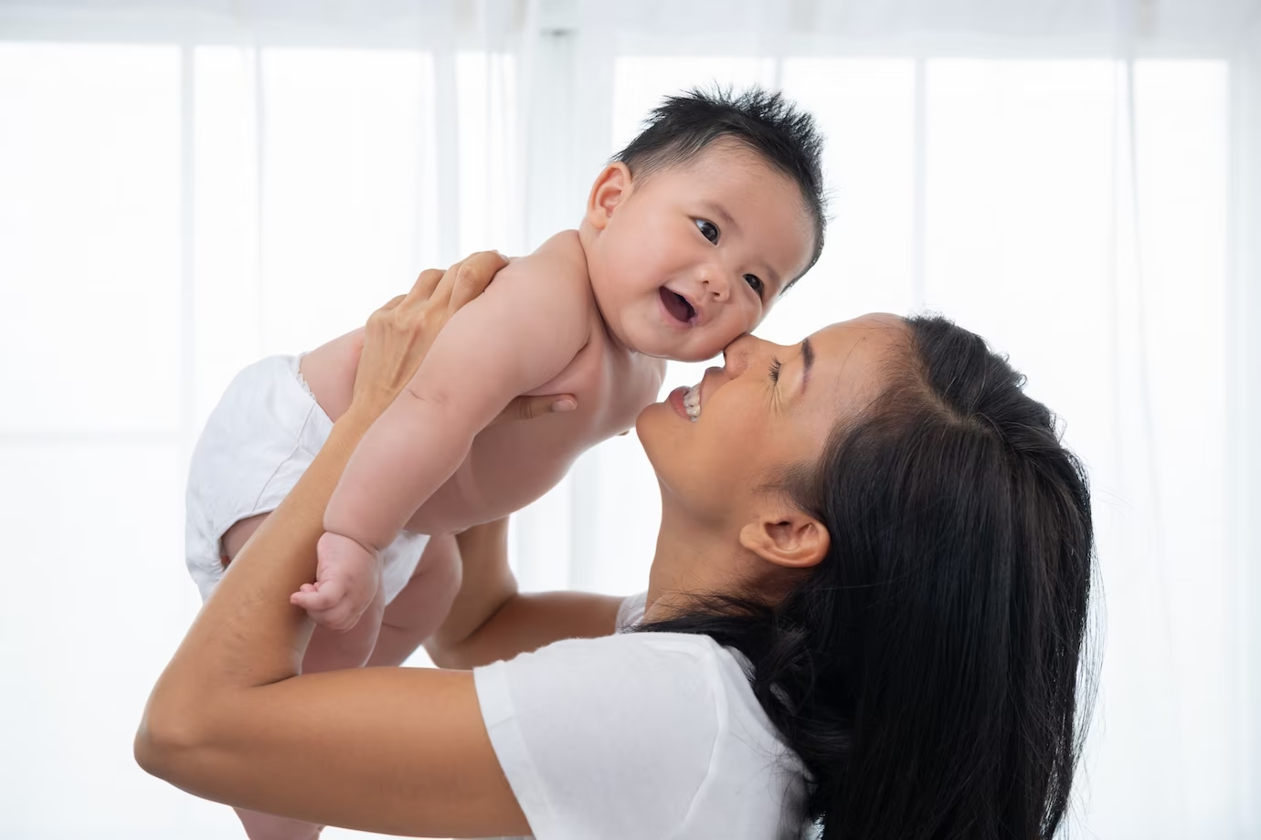 Chăm sóc sức khỏe thai phụ và bé sau sinh: Kế hoạch dinh dưỡng trong 2 tuần đầu