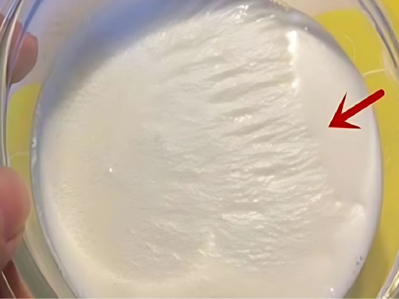 Cách nhận biết khi sữa mẹ hâm lâu đã biến chất