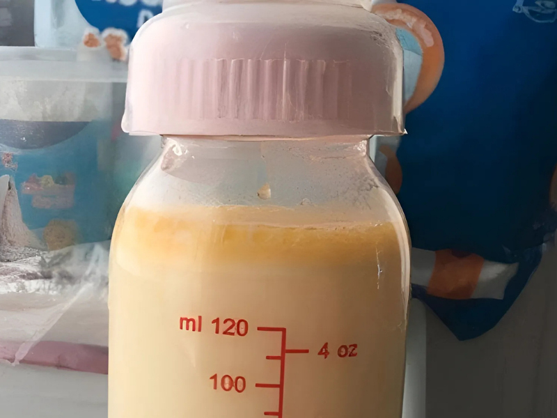 Mẹ kiểm tra chất lượng sữa mẹ, phòng ngừa rủi ro từ dấu hiệu nhận biết sữa mẹ bị hư